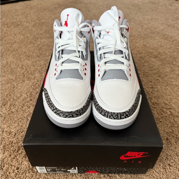 Air Jordan Fire Red 3 - Picture 2 of 6